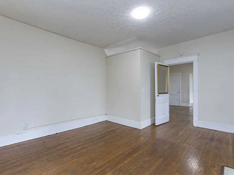 Abh - 2111 A/B/C/D Belmont — Photo 14