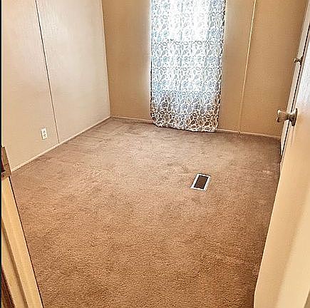 Middle bedroom