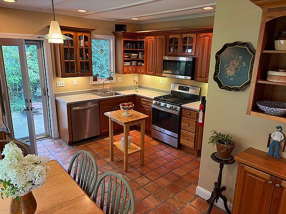 5th image of 112 Orris St