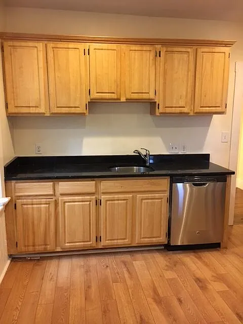 4 bed, 1400 sqft, $3,700 — Photo 3