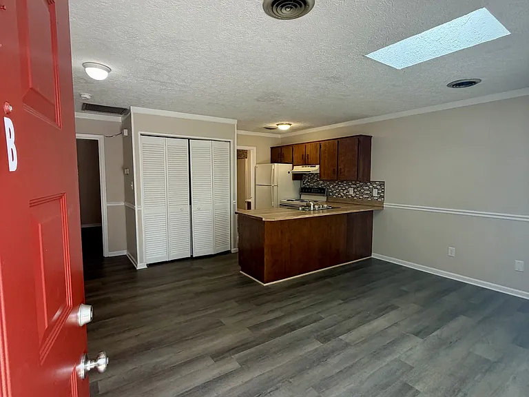 2267 Waterlick Rd #B — Photo 3