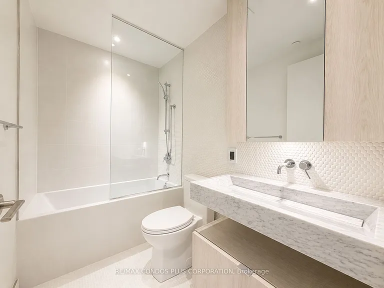 11 Yorkville Ave #3907 — Photo 21