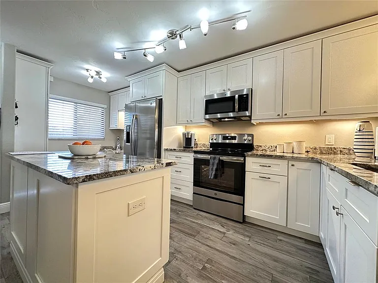 106 1st St E #115 — Photo 7