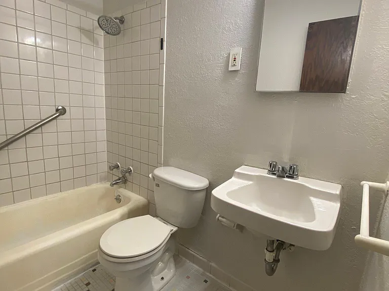 646 22nd Ave NE #8 — Photo 6