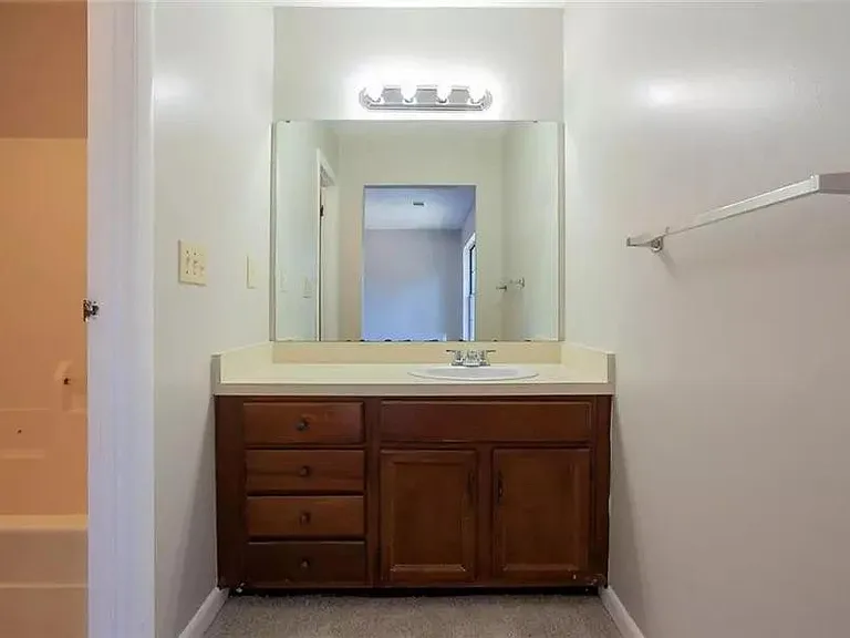 2637 Lantern Ln — Photo 6