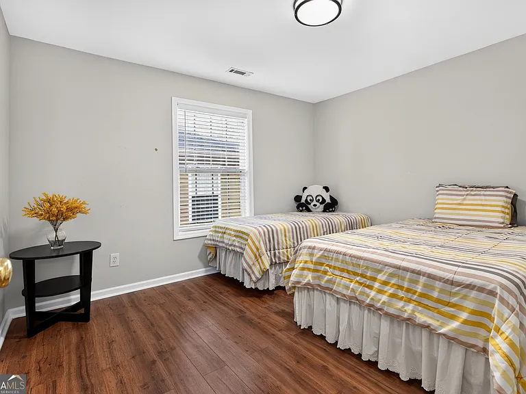 323 Revolution Dr — Photo 36