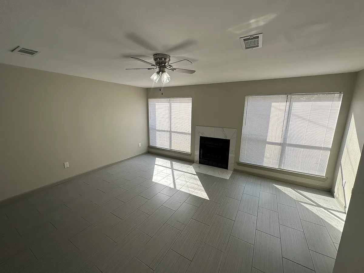 Building Photo - 155 Marilyn Dr #52I
