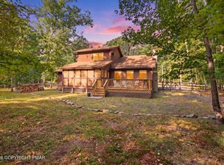 523 Saunders Ct, Bushkill, PA 18324