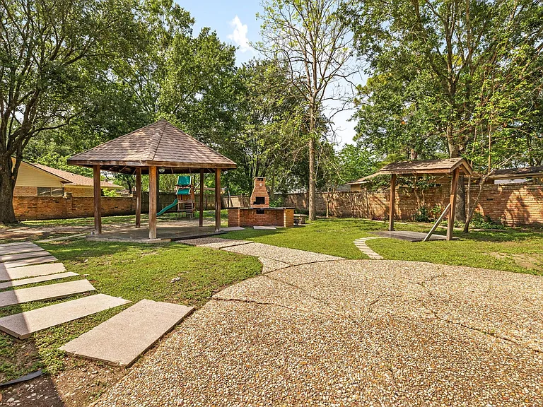 2114 Briargreen Dr — Photo 34