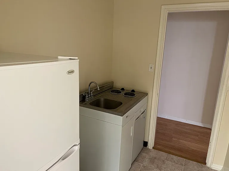 531 S Berendo St #D8 — Photo 11