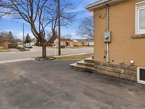 5th image of 627 Upper Sherman Ave