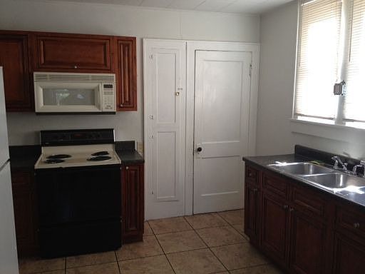 4th image of 256 Everett Ave