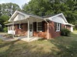 902 Dixie Dr, Selma, NC 27576