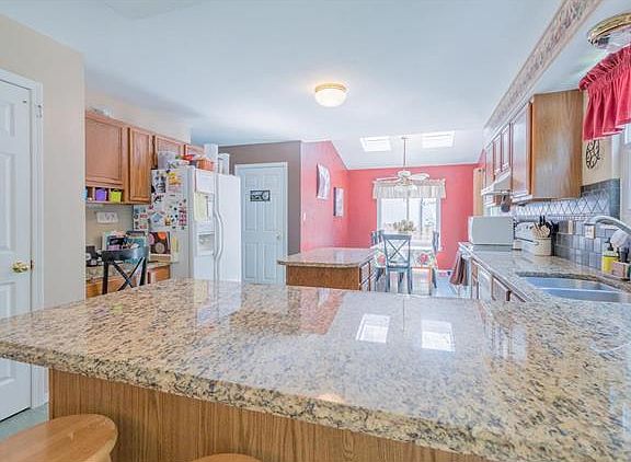 5th image of 65 Moselle Ct