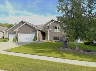 3221 Lakeridge Dr NW, Rochester, MN 55901