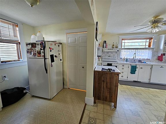 3rd image of 2303 Buick STREET