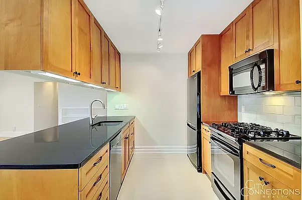 Rented by City Connections Realty | media 4