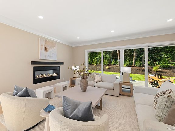 5th image of 361 Long Hill Road E