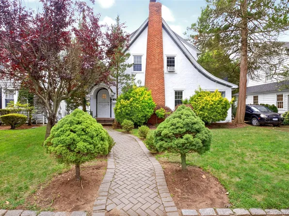81 Chatham Place, West Hempstead, NY 11552
