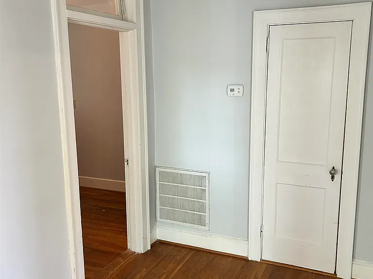 303 King St — Photo 12