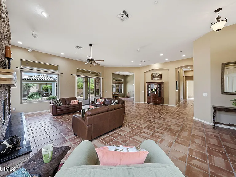 2129 W Legends Way — Photo 8