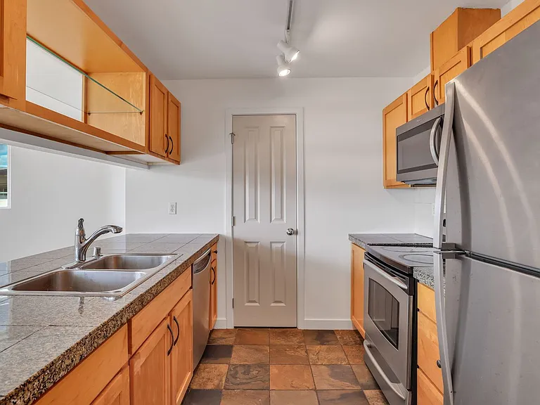 300 110th Ave NE #605 — Photo 11