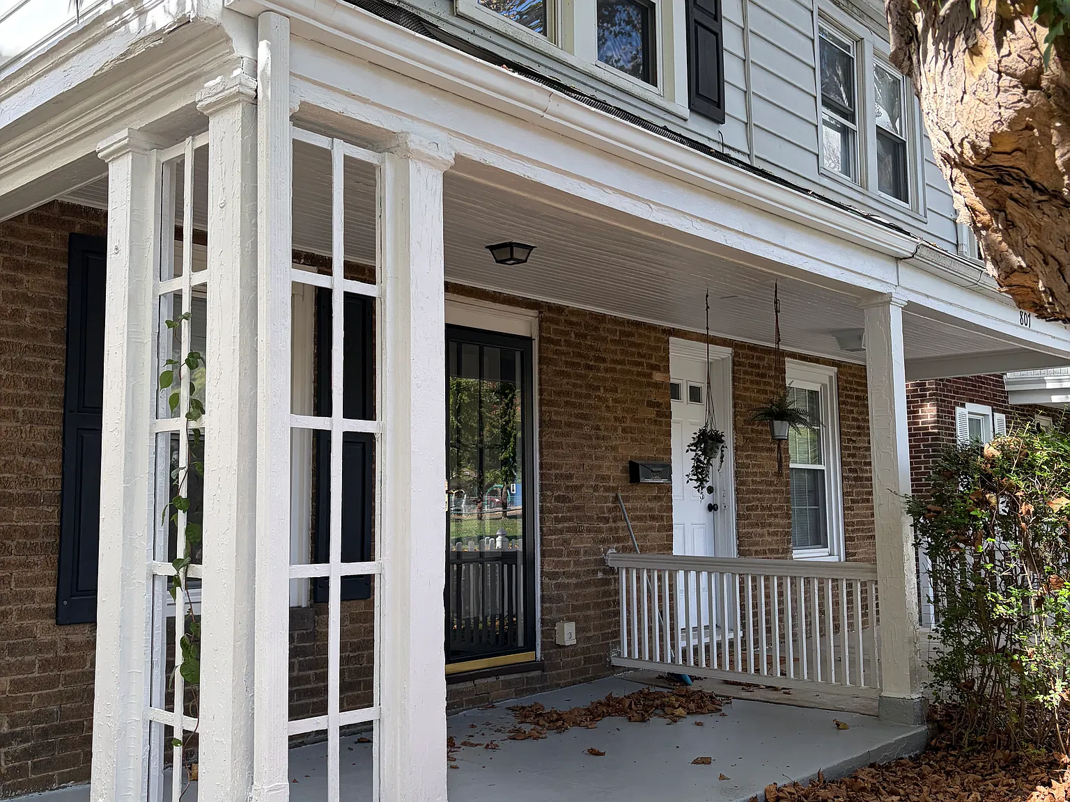 3 bed, 1024 sqft, $1,900 — Photo 1