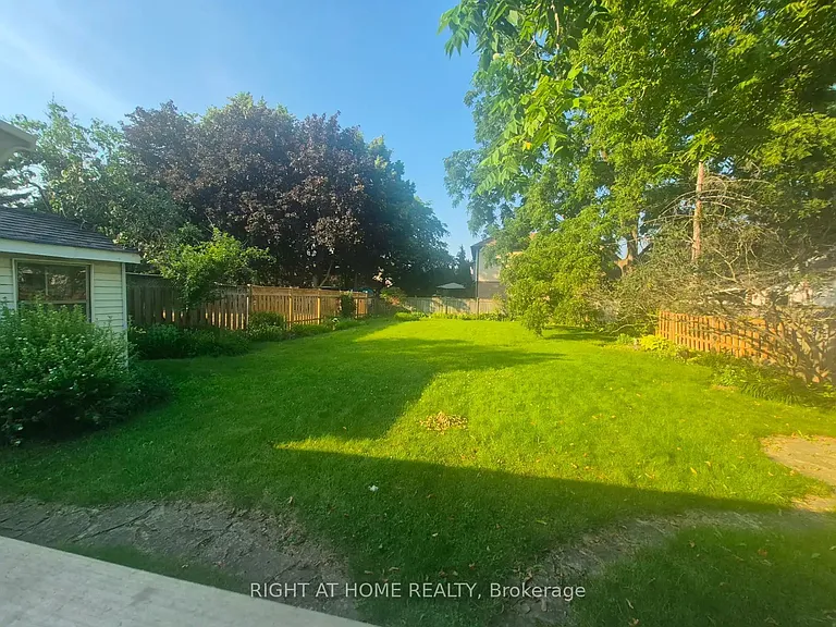 755 Maple Ave — Photo 2