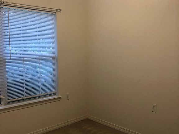 4th image of 2352 Trailwood Dr