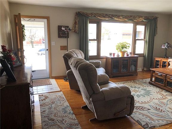 3rd image of 405 Jackson Ln