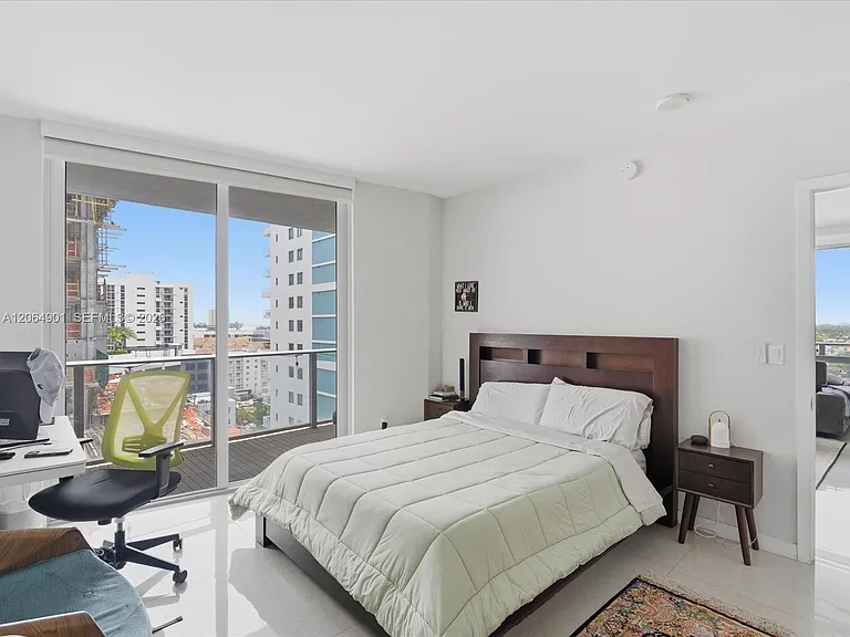 1010 SW 2nd Ave #1009 — Photo 17
