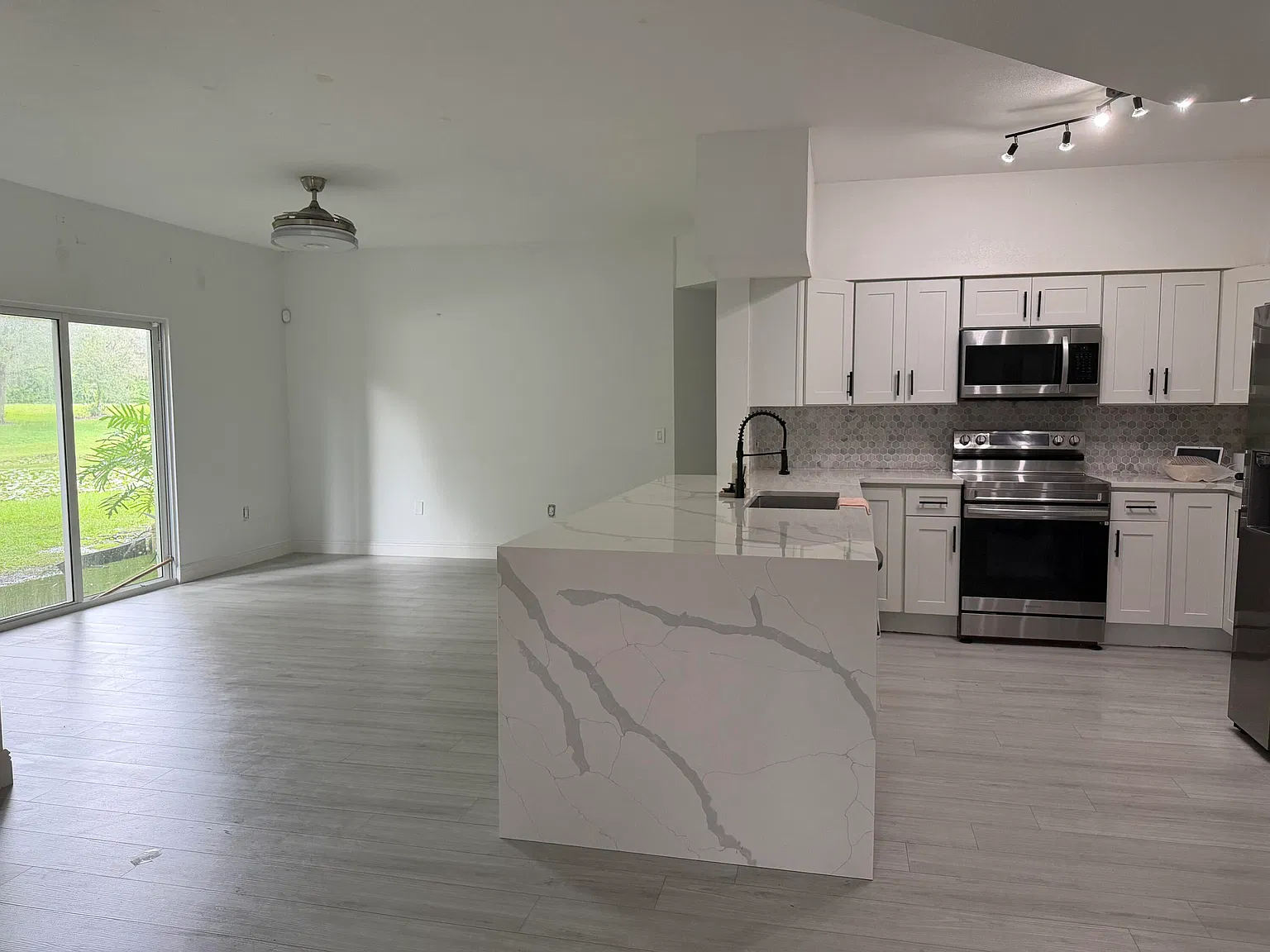 4 bed, 2.0 bath, 1526 sqft, $2,900 — Photo 2