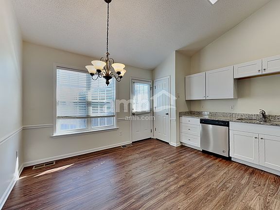 4th image of 615 Asheby Woods Rd