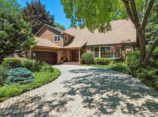 4020 Yorkshire Ln, Northbrook, IL 60062