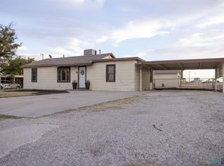 2805 Mountain View Dr, Carlsbad, NM 88220