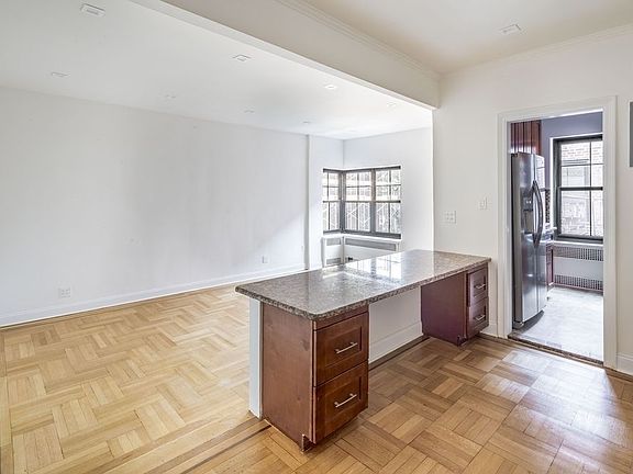 5th image of 230 Park Pl APT 6P