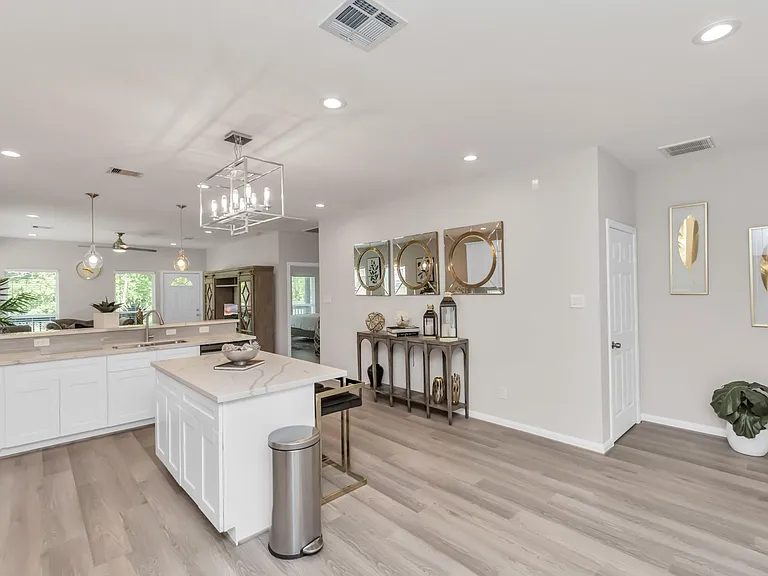 3308 Castor St — Photo 15