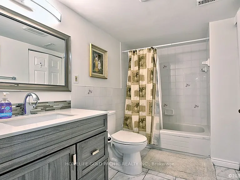 48 Havagal Cres — Photo 37