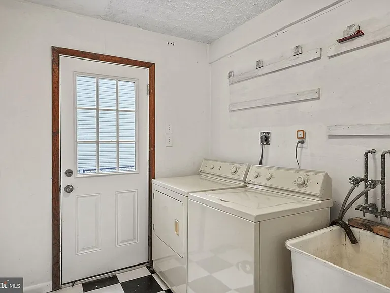 9086 Brook Ford Rd — Photo 15