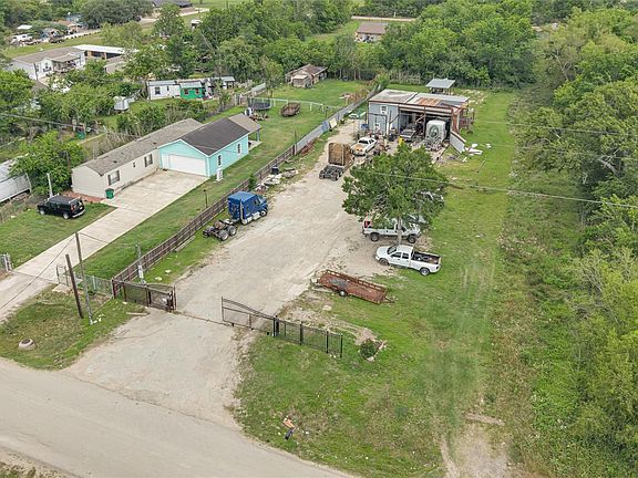3rd image of 811 Coen Rd