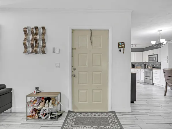 2197 White Pine Circle #B, Greenacres, FL 33415