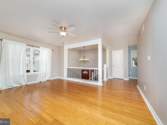 3rd image of 107 Old Farm Ct