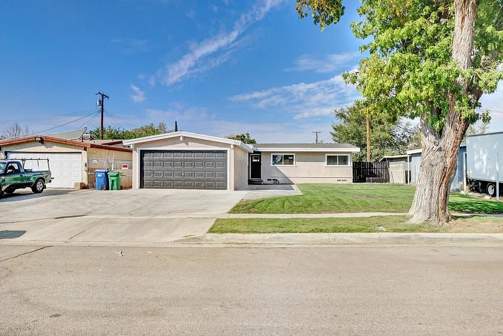 713 W Ave H-10 — Photo 1