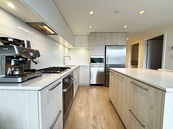 4th image of 680 Seylynn Cres #1801