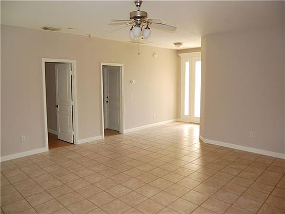 3rd image of 102 SE Nash Ct