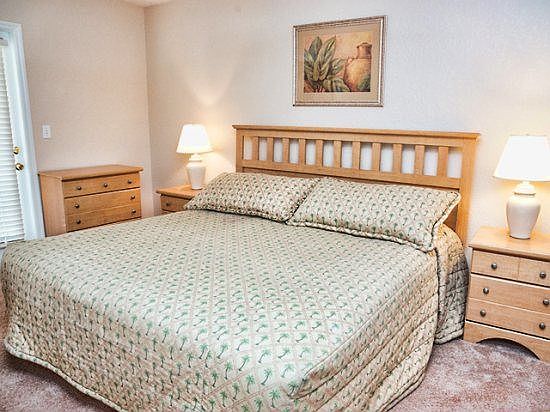 RO3T2719IL-king-master-bedroom