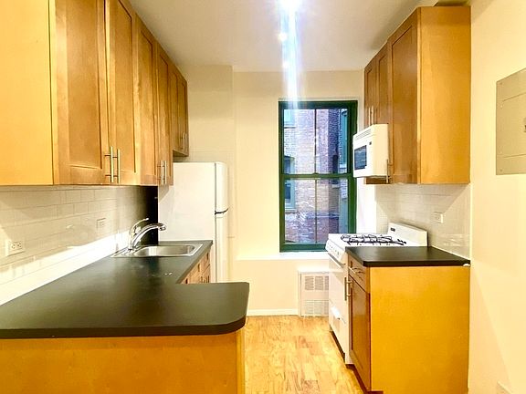 4th image of 527 E 78th St APT 3a