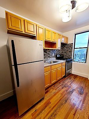 4th image of 2108 Chatterton Ave #D4