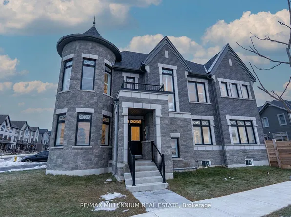 1011 Dyas Ave, Oshawa, ON L1L 0V4