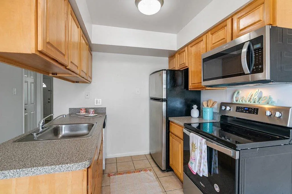Roberts Mill Apartments and Townhomes — Photo 3
